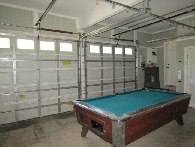 Building Photo - 703 Tradewind Ct