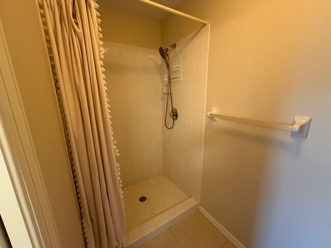 Building Photo - ANNUAL RENTAL - 2 BED / 2 BATH AT REGENT PARK