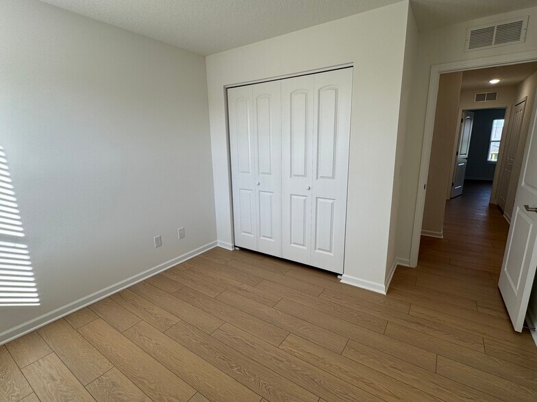 Building Photo - 5888 Butterfield Ct