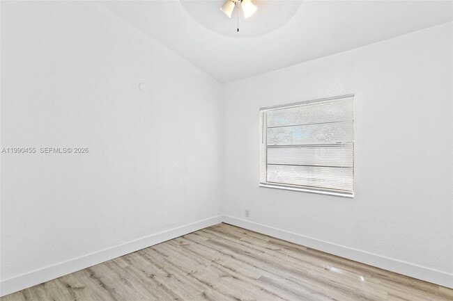 Building Photo - 1557 NW 15th Ave