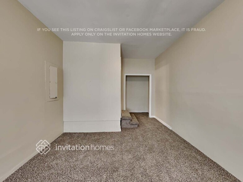 Building Photo - 1650 Lakeview Pl