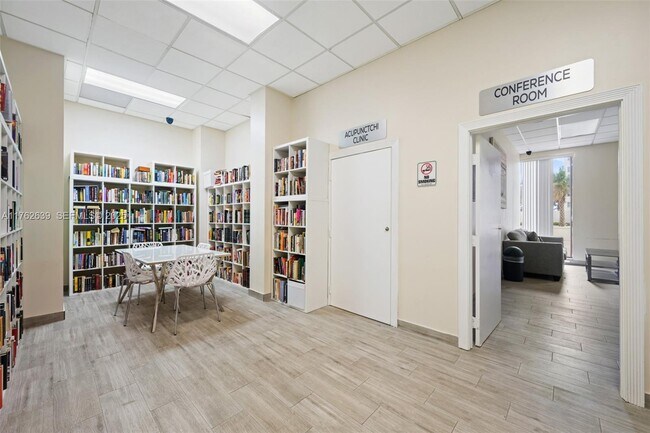 Building Photo - 3725 S Ocean Dr