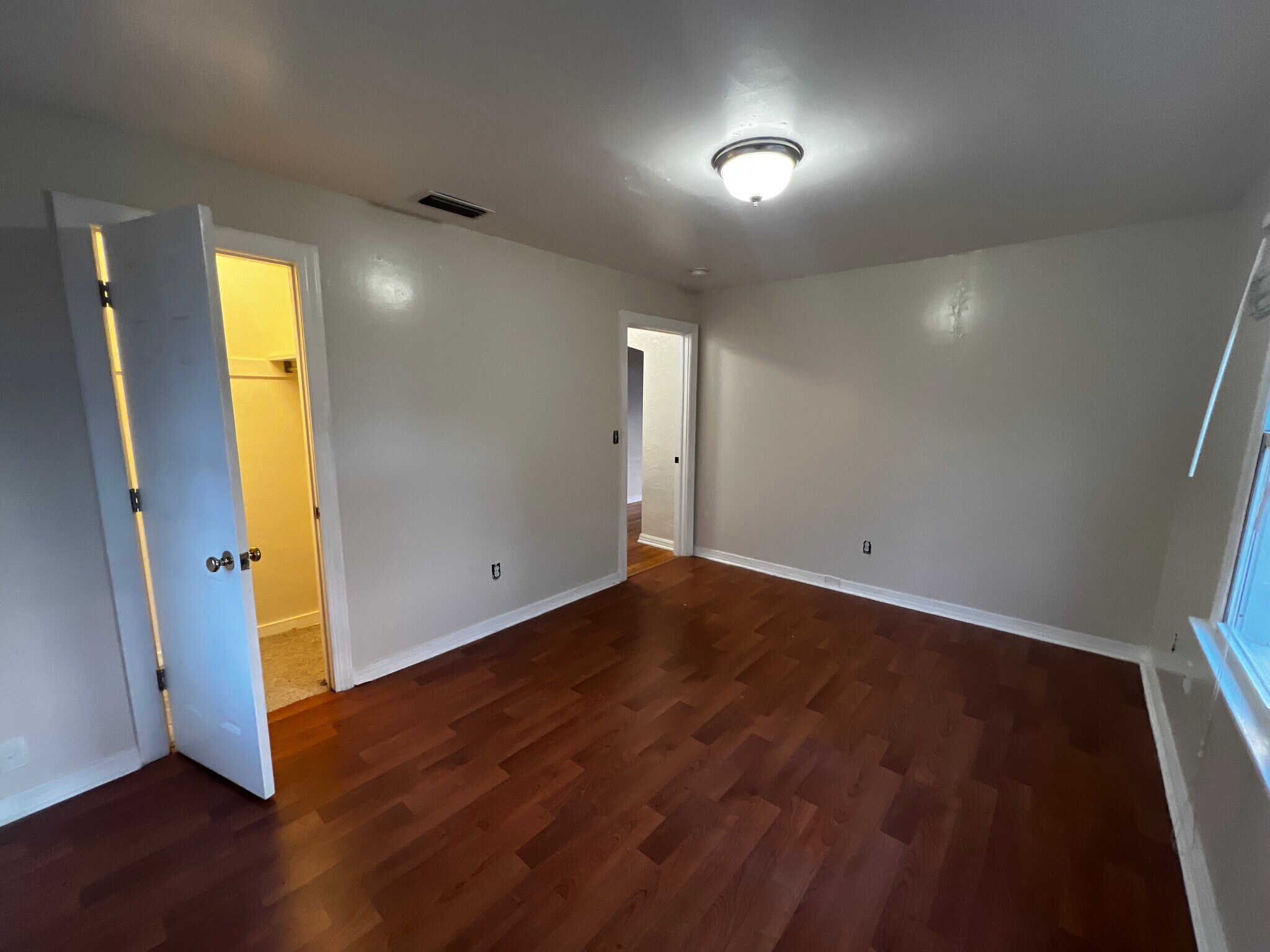 Building Photo - 3730 3rd Ave N