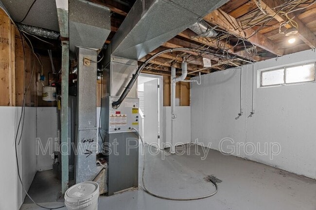 Building Photo - 1700 Newhall Ct