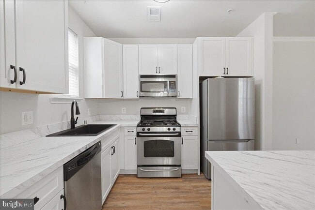 Building Photo - 21228 McFadden Square