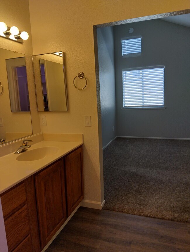 Building Photo - 1019 Dornajo Way