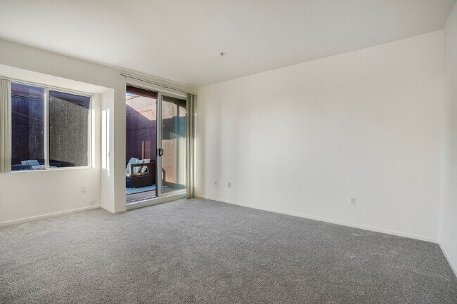 Building Photo - Little Italy Modern Townhome, 2 En Suite Bedrooms on Separate Levels, Private Roof Deck with Suns...