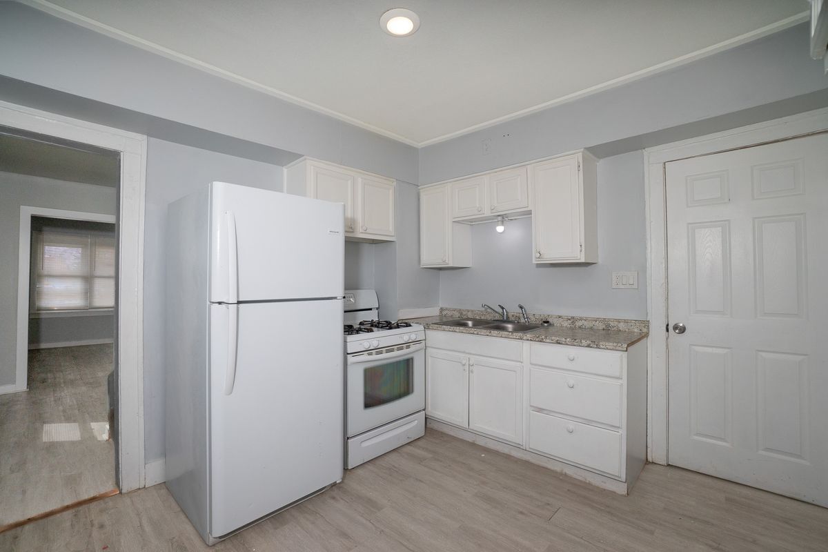 Building Photo - 6074 Tarnow St