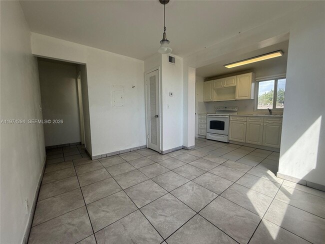 Building Photo - 1853 SW 17th St