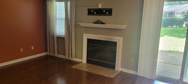 Building Photo - Knoxville 37923 - 2 bed 2.5 bath condo - c...