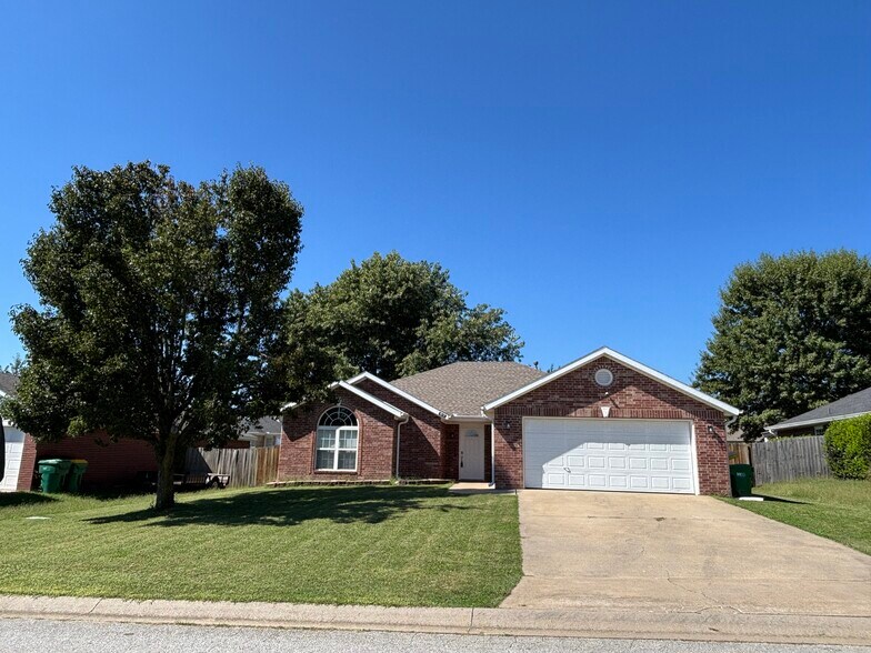 Primary Photo - 431 Spicewood Trl