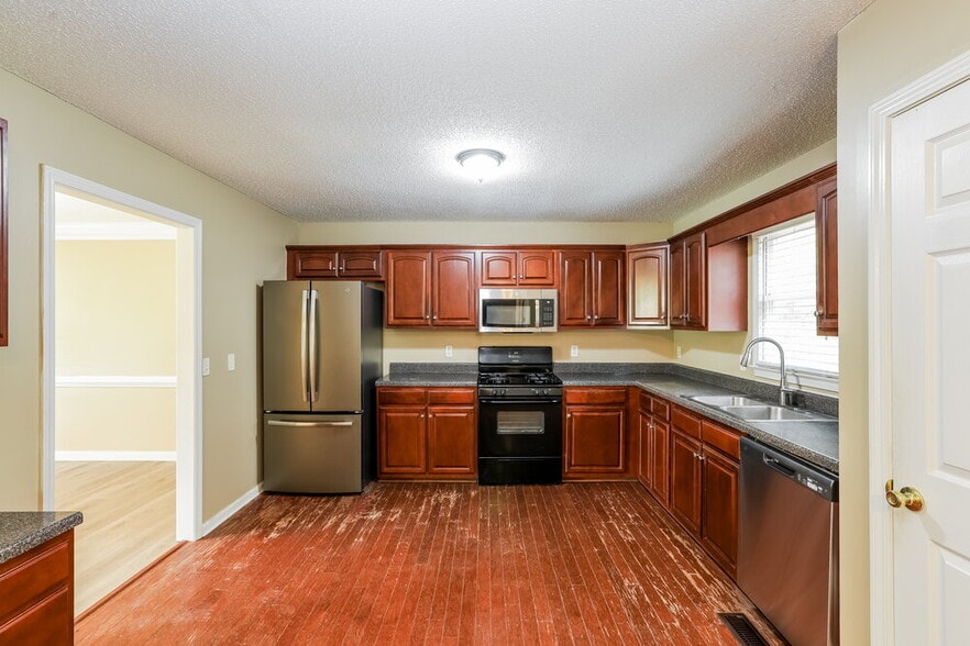 Building Photo - 815 Tynsdale Dr