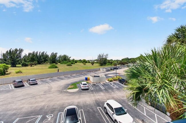 Building Photo - TWO BEDROOM ONE BATHROOM!! MOVE IN READY!! WATERFRONT COMMUNITY!!