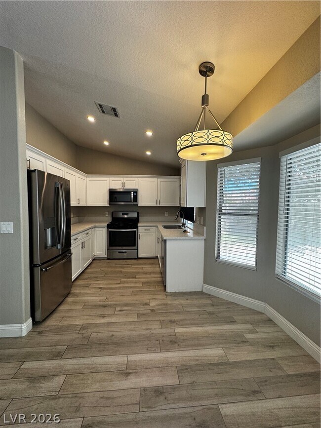 Building Photo - 2504 Goldenmoon St