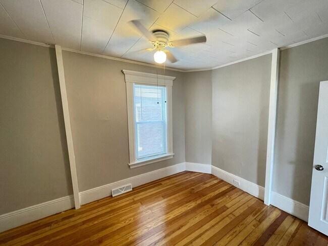 Building Photo - 336 Amherst St
