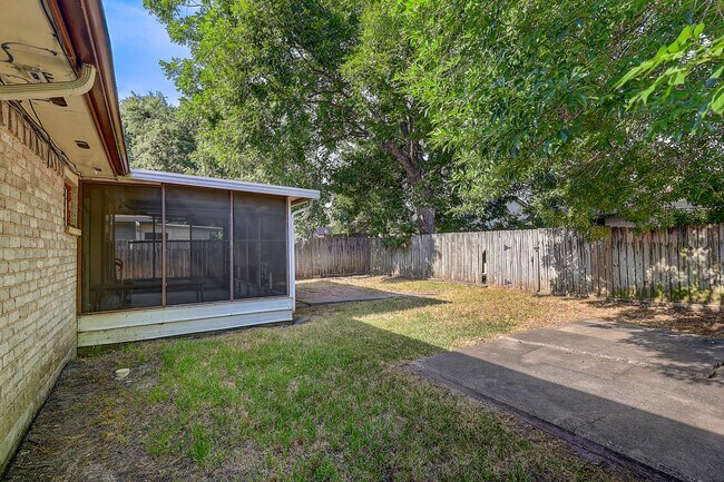 Building Photo - 4907 Quail Hollow Dr