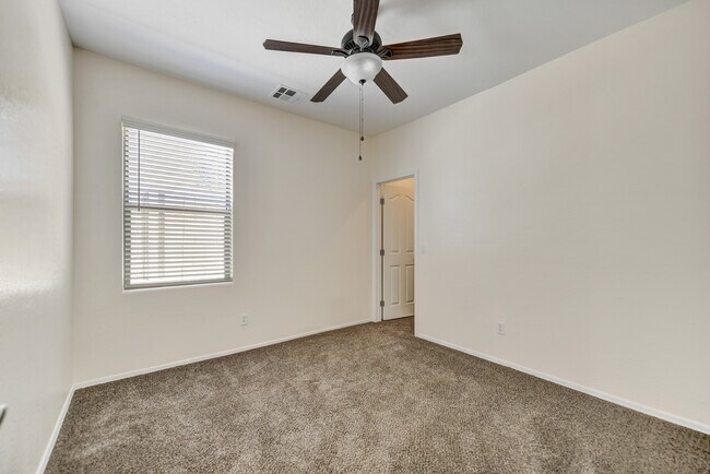 Building Photo - 8962 W Grovers Ave