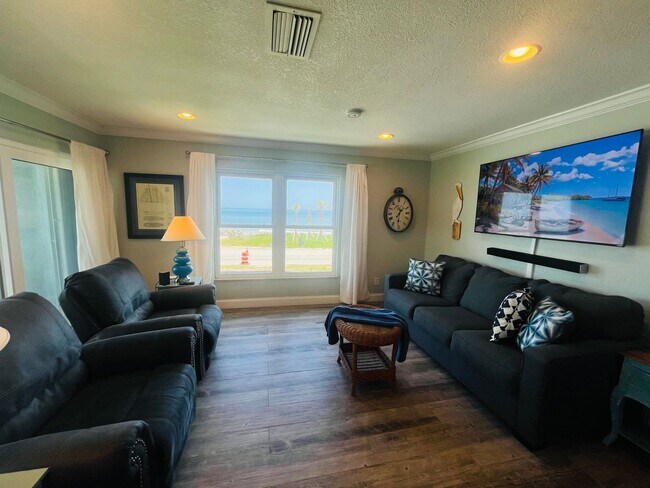 Building Photo - Beautiful Condo with Ocean Views