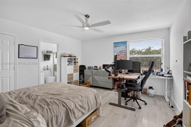 Building Photo - 981 Waterside Cir