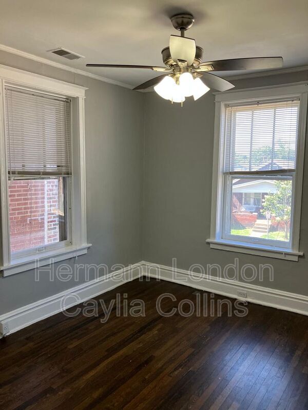 Building Photo - 6918 Moellenhoff St