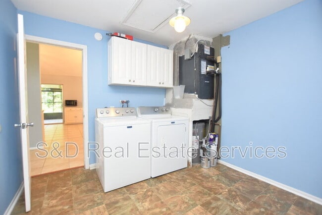 Building Photo - 8212 Riverboat Dr