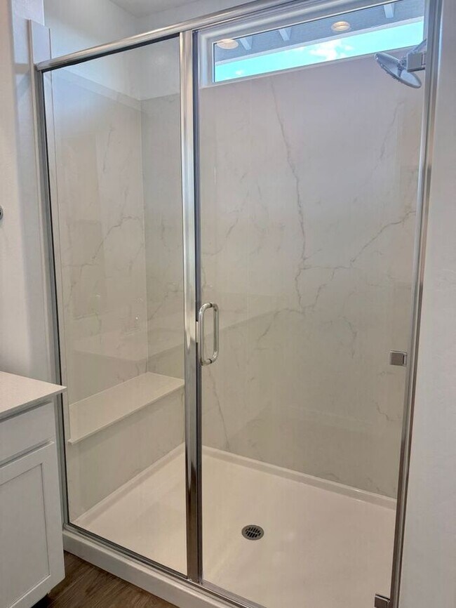 Building Photo - New 5-Bedroom Home in Phoenix with Upgrade...