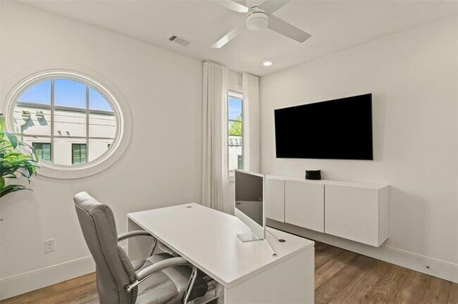 Building Photo - 1337 Grey Fox Ct NE