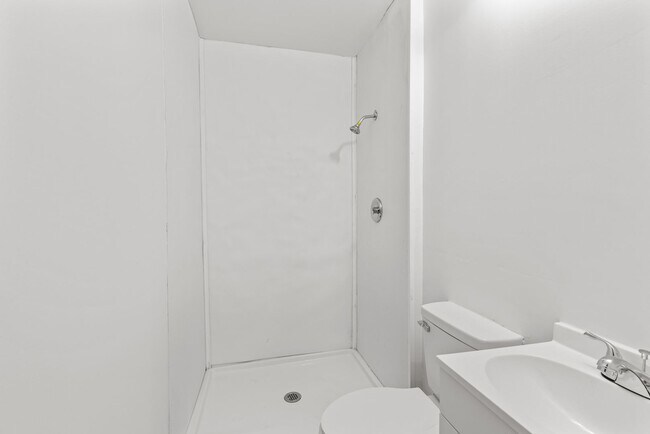Building Photo - Charming & Newly Renovated 3 Bedroom 2 Bat...