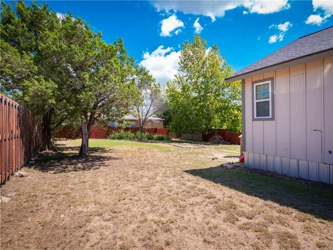 Building Photo - 691 Tamarack Dr