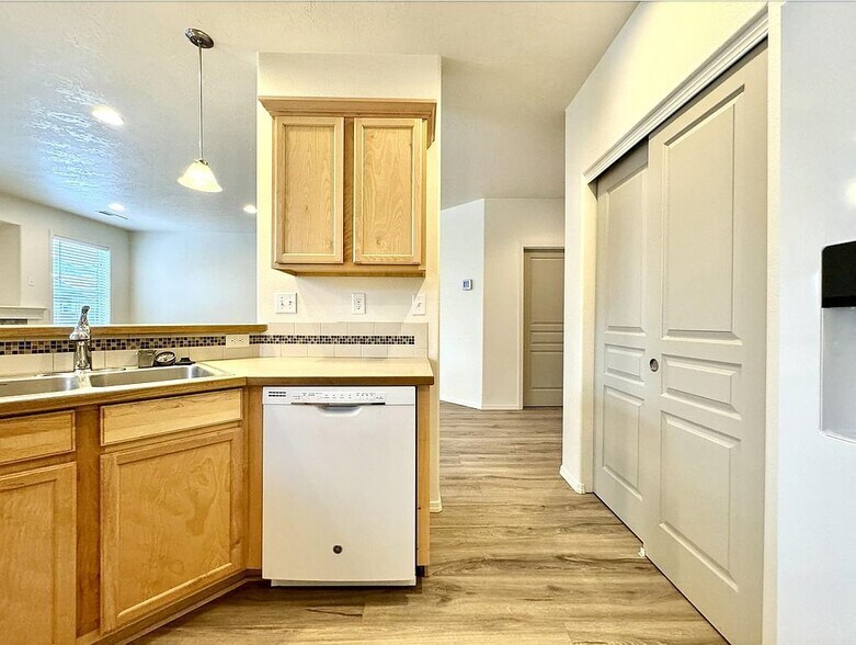 Building Photo - 21123 SE Azalia Ave
