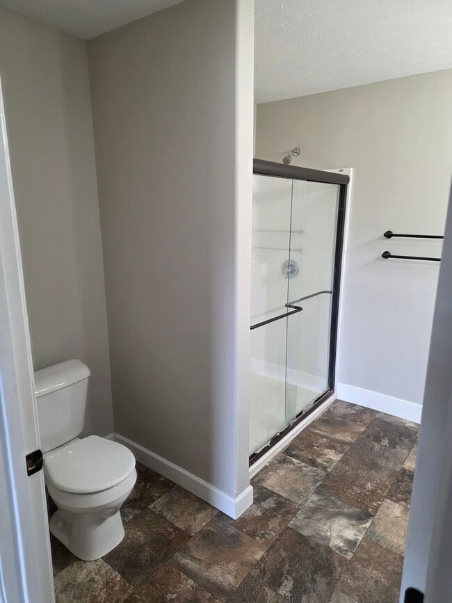 Building Photo - 2 Bed 2 Bath Chatham 1600.00