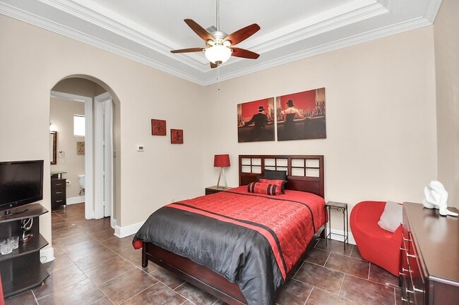 Building Photo - 1611 Lynnview Dr