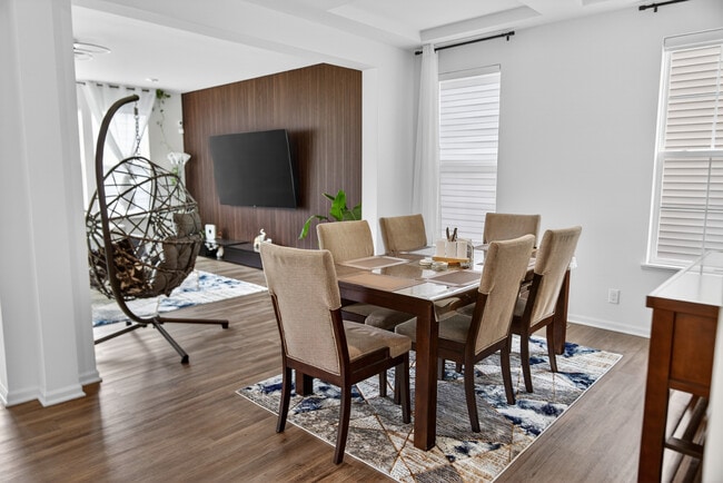 Building Photo - 395 S Pointe Ave