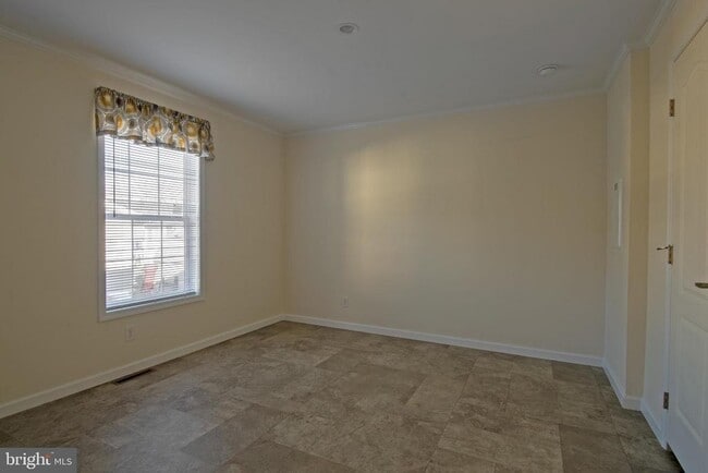 Building Photo - 86 Longbow Ln