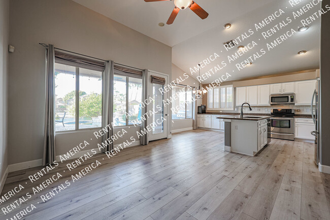 Building Photo - 6806 W Skylark Dr