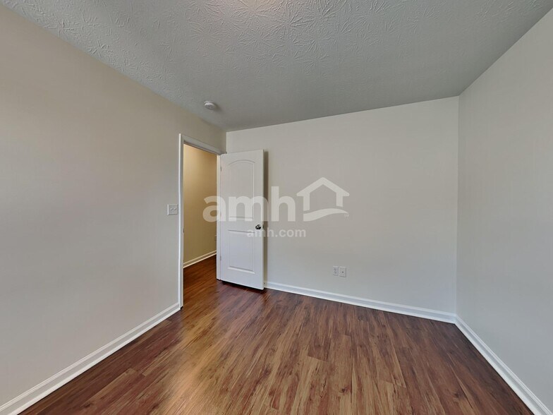 Building Photo - 222 Rambling Rd