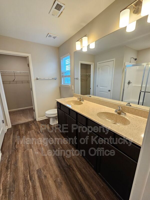 Building Photo - 121 Forester Ct
