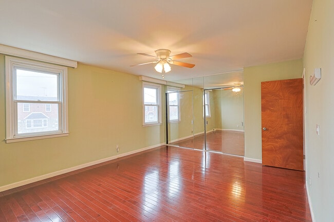 Building Photo - 2421 Vista St