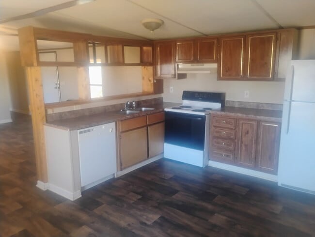 Building Photo - Chris McG 740