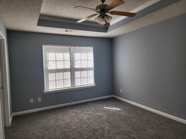 Building Photo - 221 Shenandoah Dr