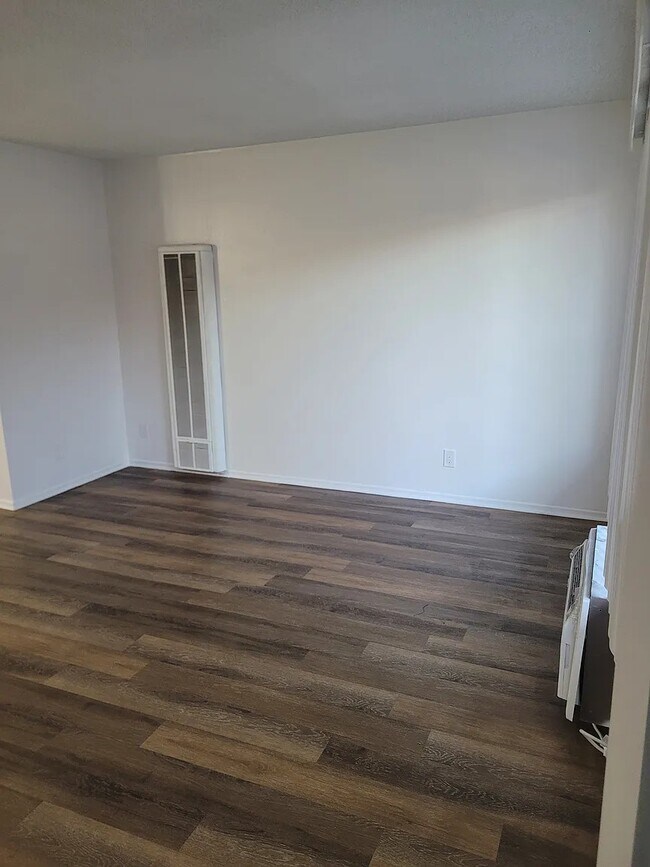 Building Photo - 11811 Old River School Rd