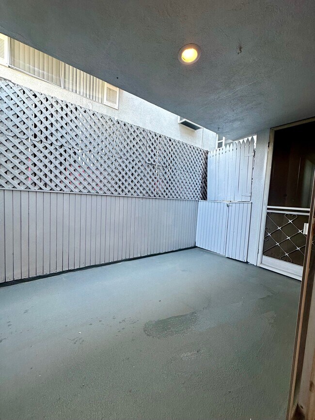 Building Photo - 537 Evergreen St