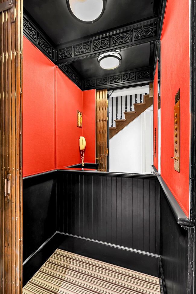 Building Photo - 19 E 92nd St