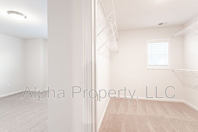 Building Photo - 17 Apricot Ln