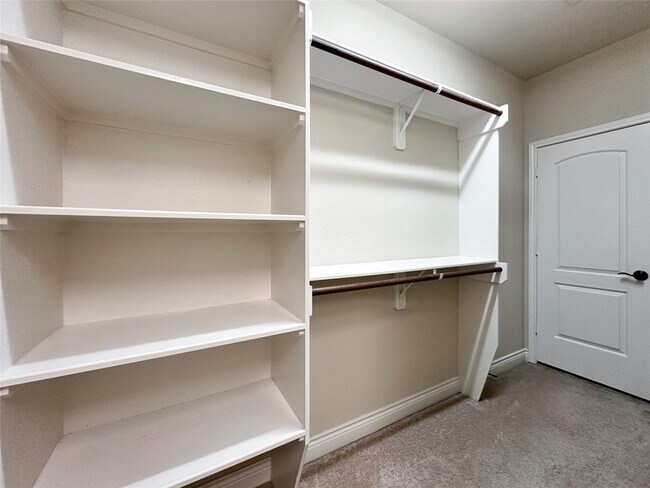 Building Photo - 23 Jonquil Pl