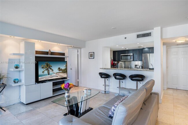 Building Photo - 540 Brickell Key Dr