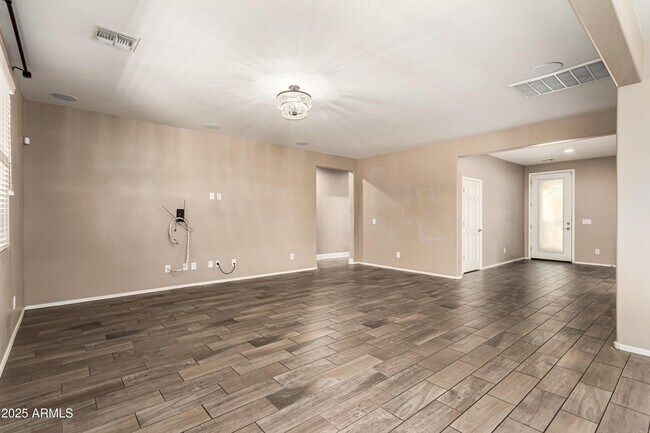 Building Photo - 9008 S 55th Dr