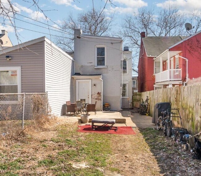Building Photo - 529 Manor St