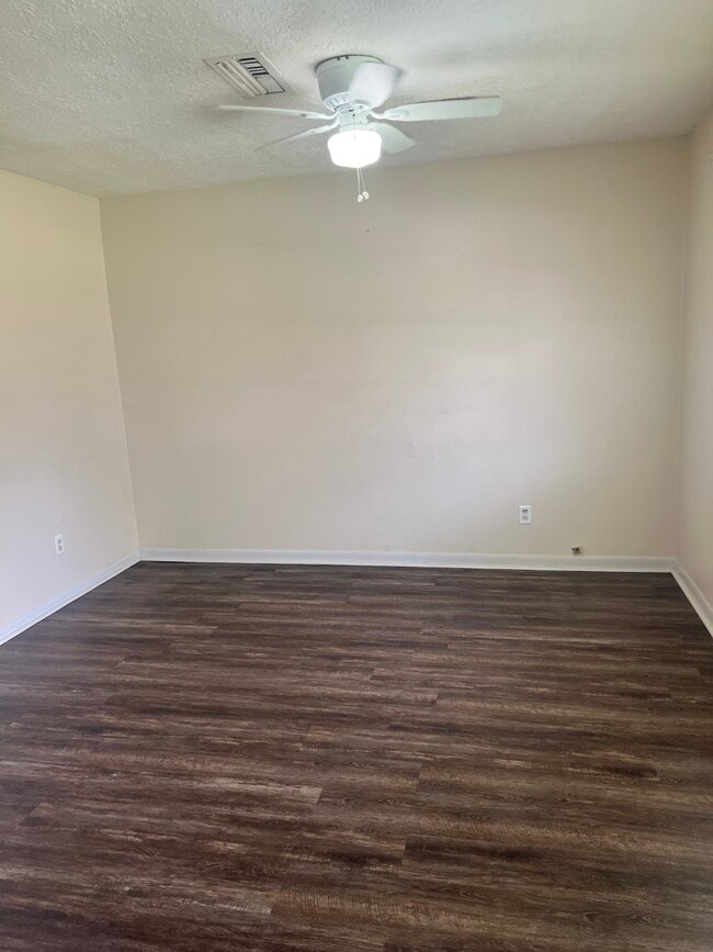 Building Photo - 375 Littlejohn Dr