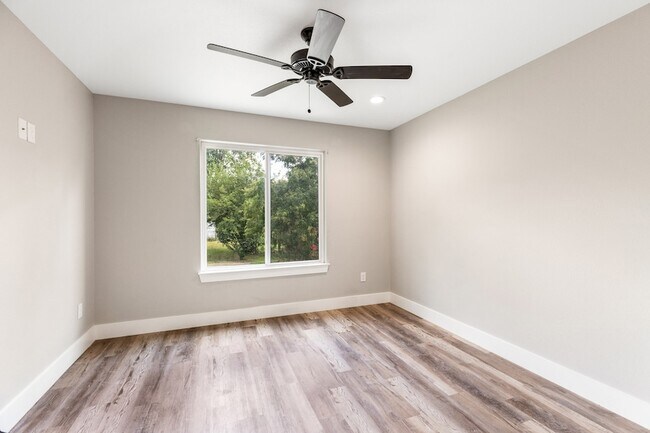 Building Photo - 1604 W Johnson St